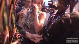 Online film Some Girls Flashing In This Mardi Gras New Orleans Home Video - SouthBeachCoeds
