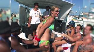 Online film Girls Flashing for Beads - SouthBeachCoeds