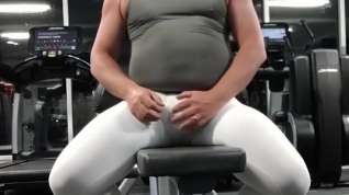 Online film PHIL WILLIAMS: A bulge at the gym