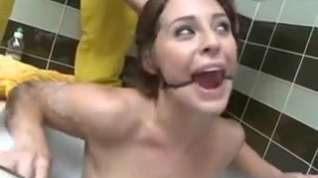 Online film Brunette Teen Tied Up And Face Fucked In The Bath Tub