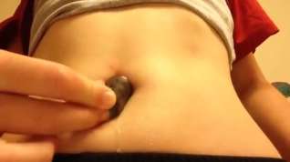 Online film Sara belly button