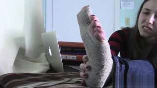 Online film She broke her toe