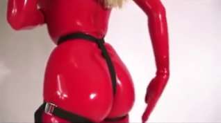 Online film Blonde in red latex