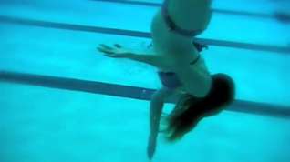 Online film underwater Holly