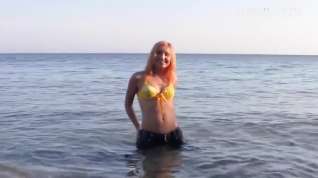 Online film (TheJeansGetWet) Nikky Getting into the sea with her jeans