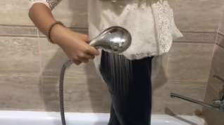 Online film girl wetlook fully clothed bath transparent shirt