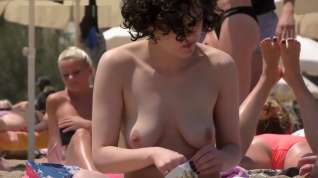 Online film Beauty Brunette babe Topless on the Beach
