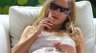 Online film Blonde Franchezca loves smoking very much