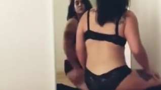 Online film Pretty girl ass shaking in front of a mirror