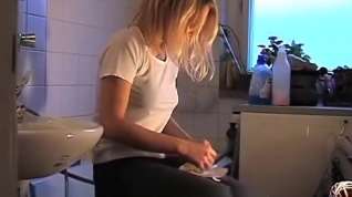 Online film linda bathroom spanking