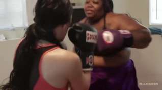 Online film Hollie Boxing BBW