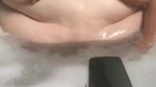 Online film SSBBW teases in bathtub then goes and smokes outside