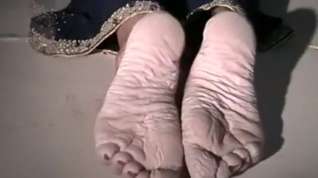 Online film Bianca wet pruney feet