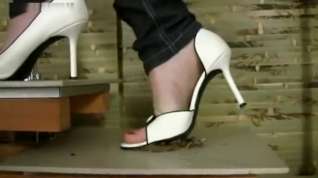 Online film White heels snail crush