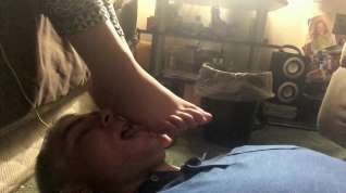 Online film 20 Year Old Rubs Her Feet On My Face