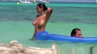 Online film Massive natural big boob teen going topless on the public beach!