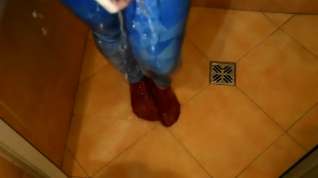 Online film blue leggings and red socks in shower