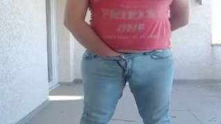 Online film ejaculation de pisse dans mon jeans et mes bottes caoutchouc