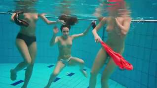 Online film Three nude girls have fun underwater
