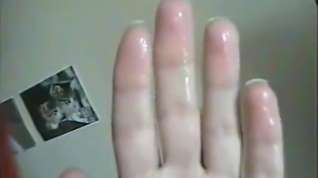 Online film Deborah livecam 15 05 17 suce leche son pouce rempli ses doigts de salive