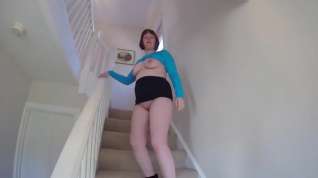 Online film Miniskirt on the stairs