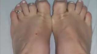 Online film SEXY WOMEN WITH SEXY FEET,FOOT TEASE (TRY NOT TO CUM)