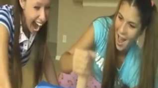Online film Young Teen Girl Give Neighbor Handjob While Her Friend Watches