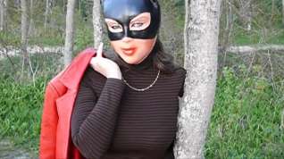 Online film Woman in female mask