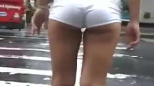 Online film Hot girl white shorts, gets wet