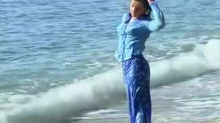 Online film Wetlook - Louise In A Blue Cotton Blouse And Long Skirt In The Sea