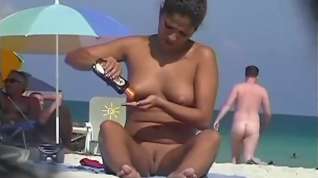 Online film Beach girl nudist spreading her legs and showing off her sweet wet pussy