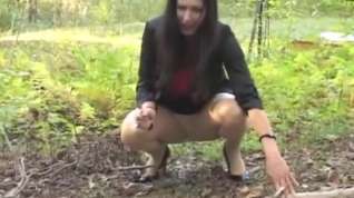Online film 3 videos of sexy women peeing in leggings & pantyhose