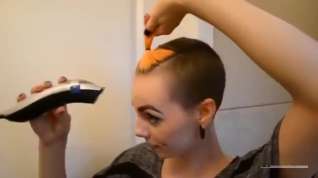 Online film Girl Shaves head