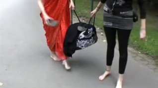 Online film mum and daughter barefoot in public