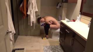 Online film Sexy naked Geo filmed while taking a dump