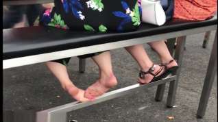 Online film soft feet & soles (it's the lady with the black shirt at the end)