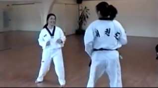 Online film Karate Girls