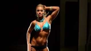 Online film Noemi Fitness Model