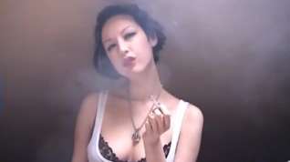 Online film Smoking Woman