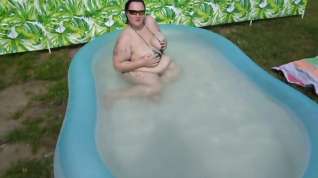 Online film bbw wife playing in pool