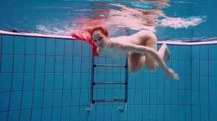 Online film Avenna Enjoys Swimming In The Pool