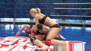 Online film Lesbian Amateur Licks Pussy In A Boxing Ring