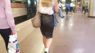 Online film Woman's ass in leather skirt