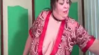 Online film Slutty Mature Teasing Her Big Tits
