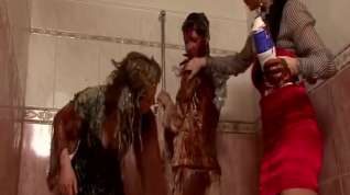 Online film Friends Get Wet And Messy After Some Food Play