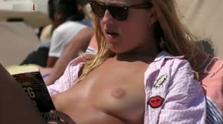 Online film Sexy blonde babe Topless on the Beach