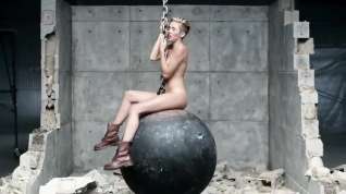Online film Miley Cyrus wrecking ball leg edition (no sound)