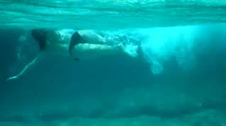Online film swimming girl sea big tits dream freedive
