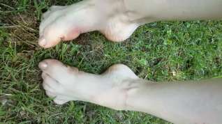 Online film Walking Barefoot in the Grass