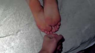 Online film Desperate girl on tinder let’s her feet be used for cum.